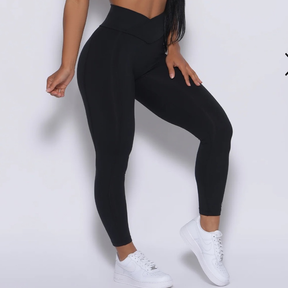 Bombshell Sportswear Black High-Waist V-Cut Leggings